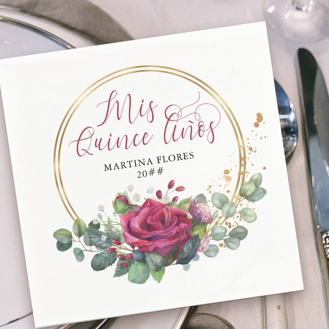 Mis Quince Anos Rote Rose und Eukalyptus-Party Serviette (Elegant Mis Quince Anos napkins with elegant red rose floral arrangement in gold frame.)