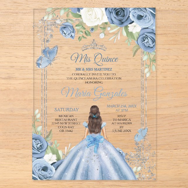 Mis Quince Dusty Blue & Silver Floral Quinceañera Acryleinladungen (Vorderseite)