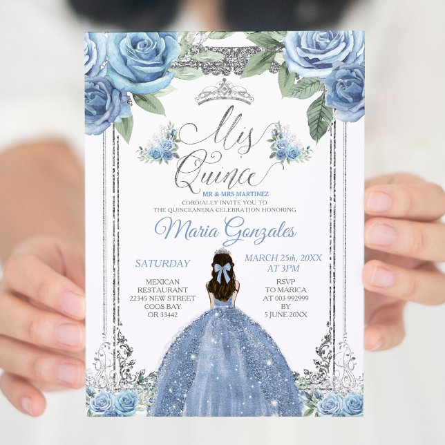 Mis Quince Dusty Blue & Silver Floral Quinceañera Einladung (Von Creator hochgeladen)