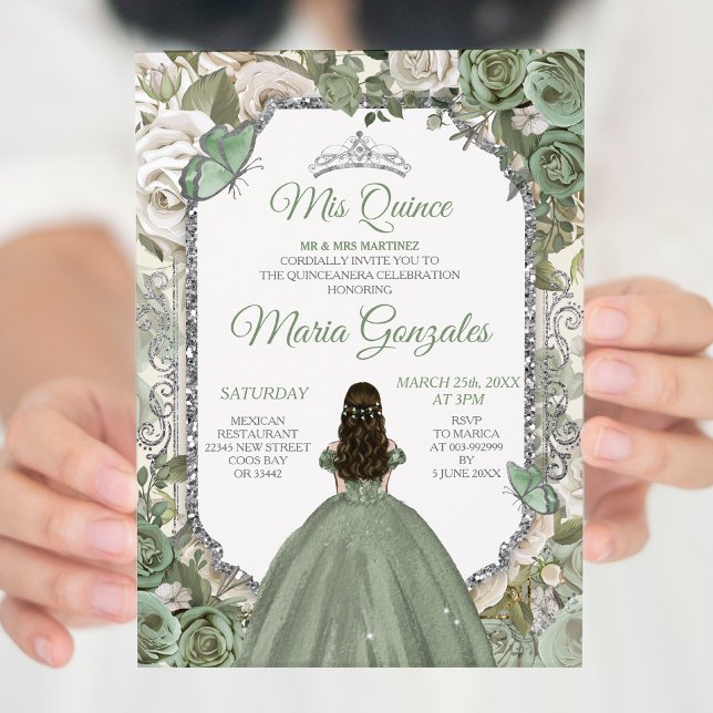 Mis Quince Sage Green & Silver Floral Quinceañera Einladung (Von Creator hochgeladen)