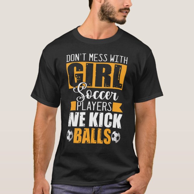 Misch dich nicht mit Fußballspielern, die wir töte T-Shirt (Vorderseite)
