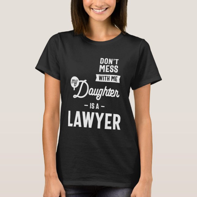 Misch dich nicht mit mir, meine Tochter ist Anwält T-Shirt (Vorderseite)