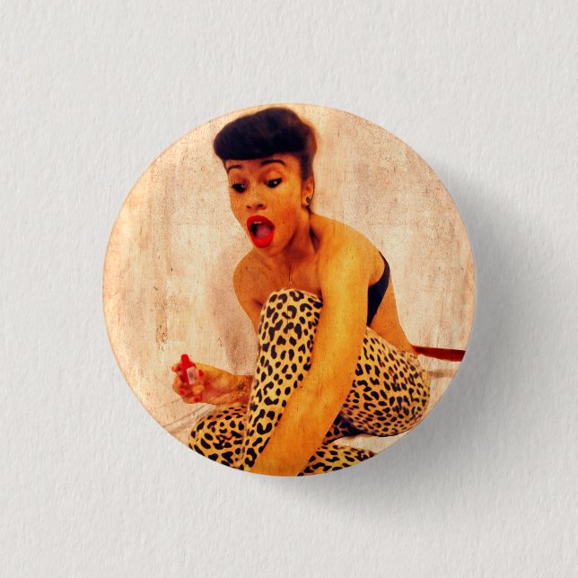 Miss Février Button (Vorderseite)