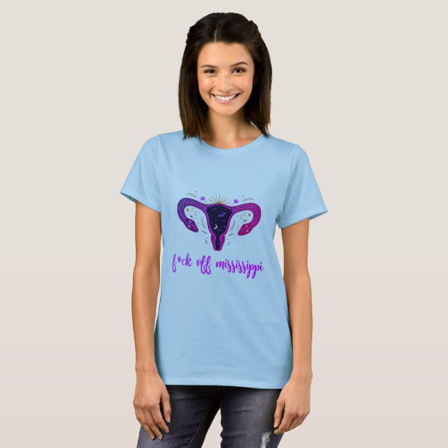 Mississippi Abortion Ban Celestial Uterus Protest T-Shirt (Vorne ganz)