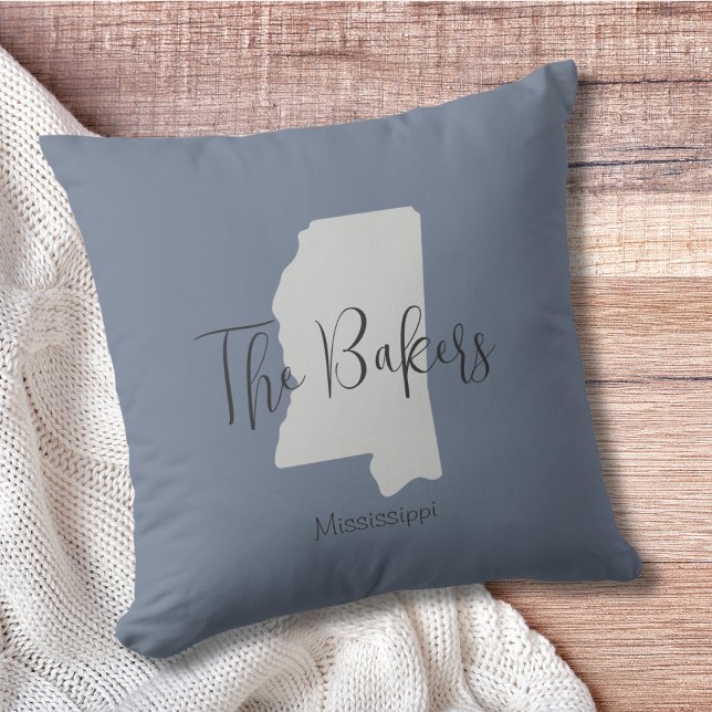 Mississippi Staat Familienname Throw Kissen (Show pride for your state and personalize it!  "love makes this house a home in <your state>")