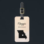 Missouri Map Gepäcktag, Begrüßungsfeier Gepäckanhänger<br><div class="desc">Diese Staat Gepäckanhänger machen die perfekte Geschenkmarke für Hochzeitsfeiern oder Begrüßungstags. Krawatte es auf die Geschenke der Braut anstelle eines typischen Geschenketiketts,  und sie können es für Monate und Jahre verwenden. Tags haben einen pfirsichfarbenen Aquarell-Hintergrund. Um das Herz an der Hochzeitsstelle zu platzieren,  verwenden Sie die Option "Weiter anpassen".</div>