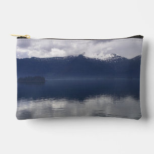 Misty Alaskan Sea in Shades of Blue Zubehörtasche