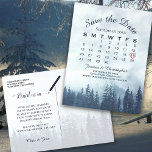 Misty Blue Forest Wedding Save the Date Calendar Ankündigungspostkarte<br><div class="desc">Diese wunderschönen Postkarten sind ein guter Weg, um Ihre Freunde und Familie wissen, um Save the Date für Ihre kommende Hochzeit lassen. Das Design bietet einen individuell anpassbaren Kalender Ihres Hochzeitsmonats mit einem roten Herz rund um Ihren besonderen Tag. Der Hintergrund ist ein Aquarellbild eines mistigen oder nebeligen Bergwaldes in...</div>