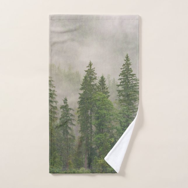Misty Foggy Forest Trees Handtuch (Handtuch)