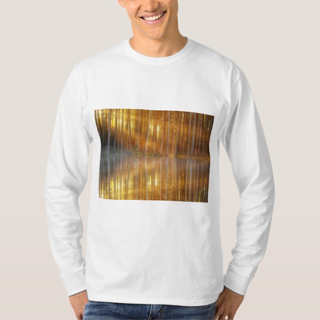 Misty Forest Scene T-Shirt (Vorderseite)
