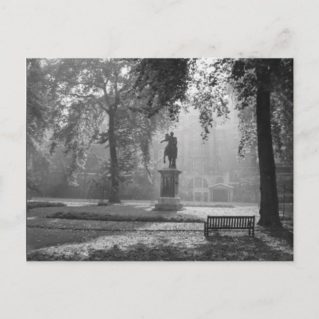 Misty Morning am Platz Postkarte (Vorderseite)