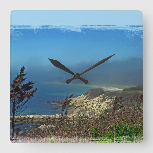 Misty Morning at Nobska Point - Cape Cod MA Quadratische Wanduhr (Vorderseite)