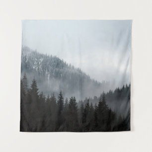 Misty Mountain Forest: Landschaftliche Landschafts Wandteppich
