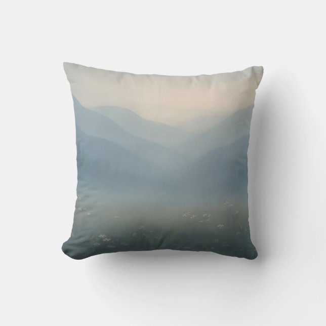 Misty Mountain Landscape Throw Kissen (Vorderseite)