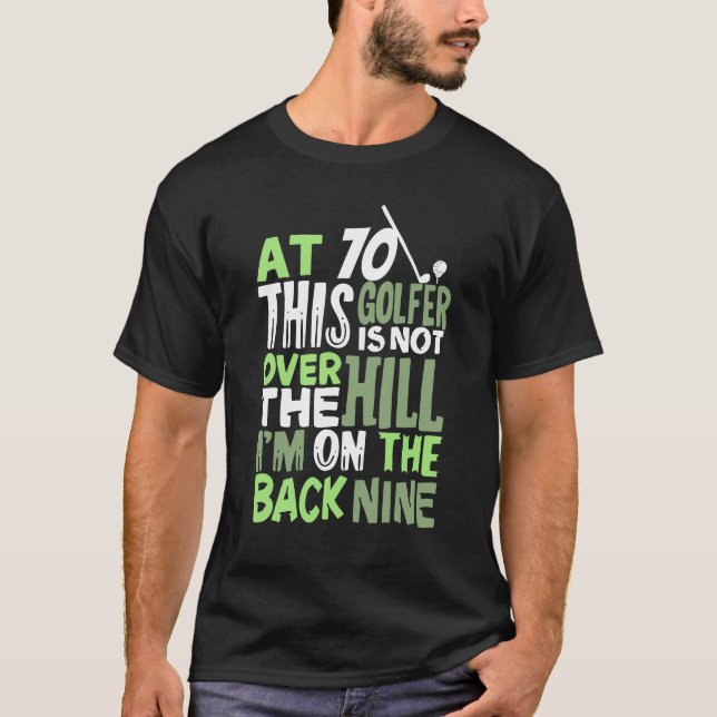 Mit 70 ist dieser Golfer nicht über dem Hügel T-Shirt (Vorderseite)