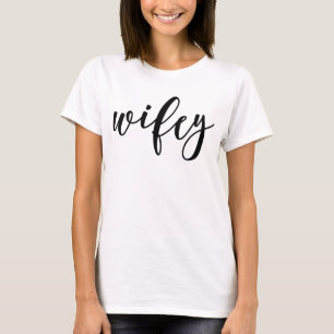 Mit Buchstaben gekennzeichnetes Wifey T-Shirt