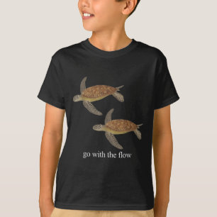 Mit dem Strom schwimmen Meeresschildkröte Ozean St T-Shirt