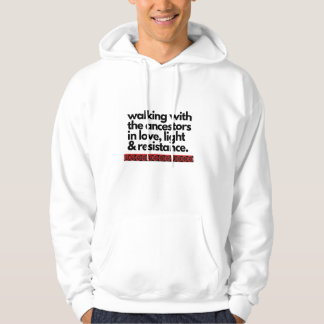Mit dem T - Shirt der Vorfahren spazieren
