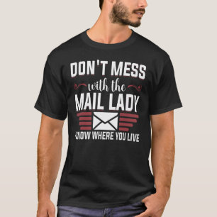 Mit der Postarbeit von Lady Mail Carrier darf man T-Shirt