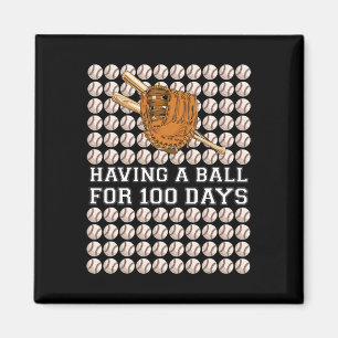 mit einem Ball für 100 Tage Baseball Kids Junge Sm Magnet