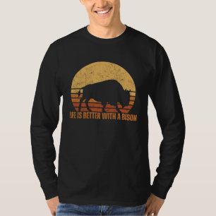 Mit einem Bison Büffel T-Shirt