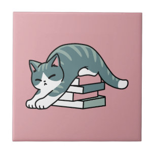 Mit einem Buch und einer Katze aufgerollt - Gemütl Fliese