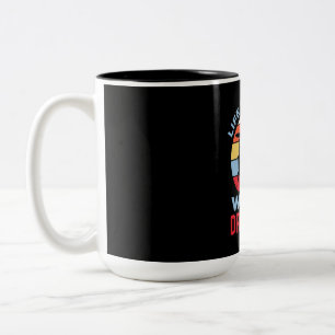 Mit einem Drummer ist das Leben besser Zweifarbige Tasse