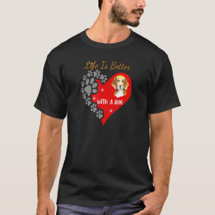 Mit einem Hund-Beagle-Design T-Shirt