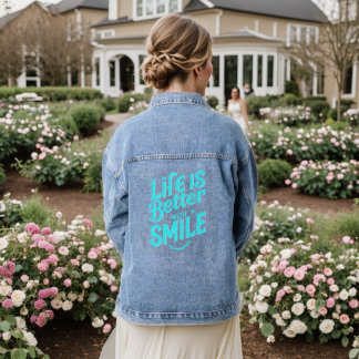 Mit einem Lächeln ist das Leben besser. Jeansjacke