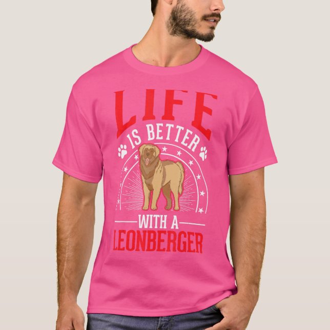 Mit einem Leonberger T-Shirt (Vorderseite)