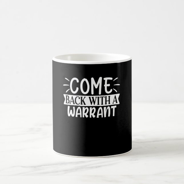 mit einem Optionsschein zurückkommen Kaffeetasse (Mittel)