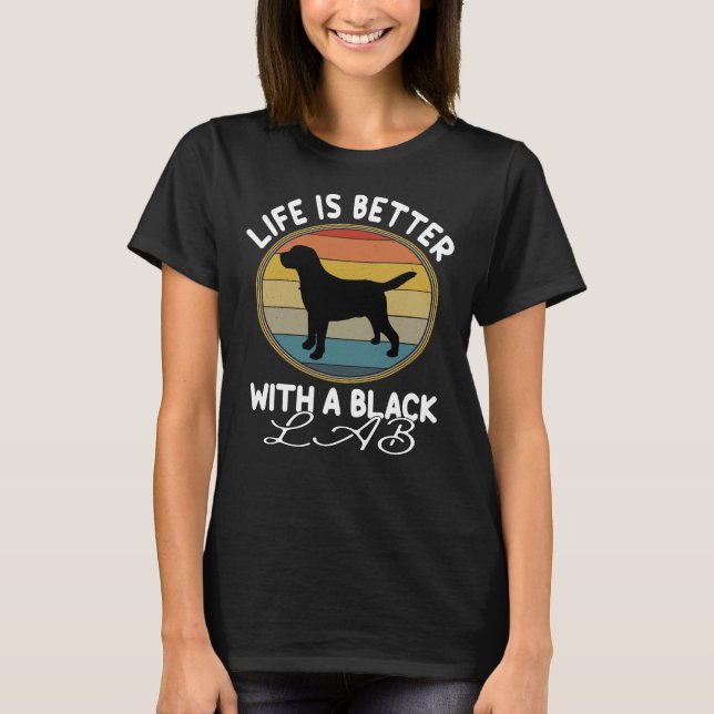Mit einem schwarzen Labor ist das Leben besser. T-Shirt (Vorderseite)