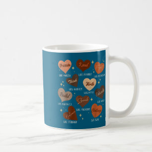 Mit einem Shirt, das die schwarze Geschichte feier Kaffeetasse