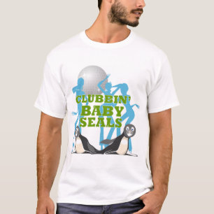 Mit einer Keule schlagen des Baby-Siegels T-Shirt