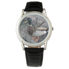 Mit Ente im Gesicht beobachten. Armbanduhr