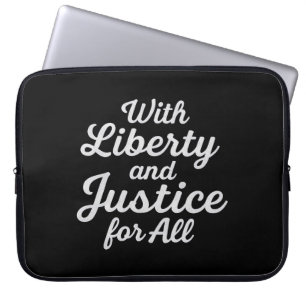 Mit Freiheit und Gerechtigkeit für alle Protestfre Laptopschutzhülle