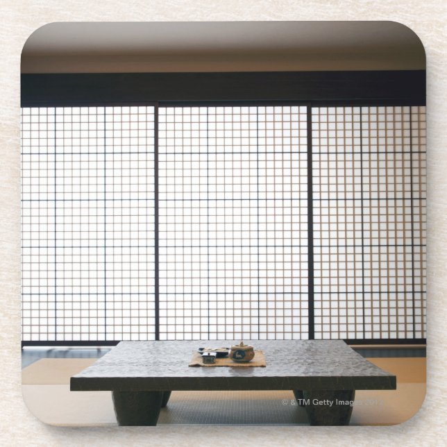 mit hölzerner Tabelle und modernem Art tatami: Untersetzer (Vorderseite)