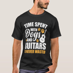 Mit Hunden und Gitarren verbrachte Zeit ist niemal T-Shirt