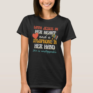 Mit Jesus in ihrem Herzen und einem Xylophon in ih T-Shirt