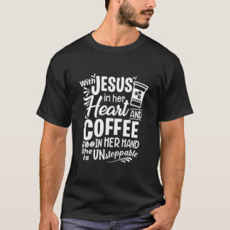 Mit Jesus in ihrem Herzen und Kaffee in ihrer Hand T-Shirt