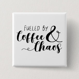Mit Kaffee und Chaos gespeist Button