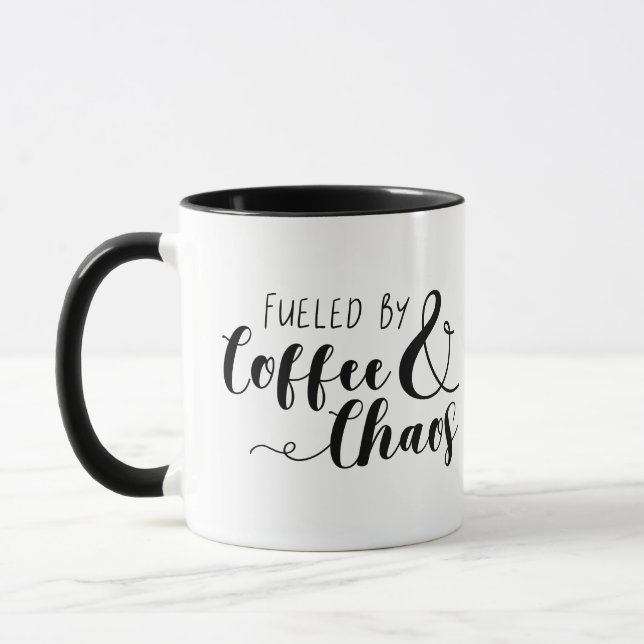 Mit Kaffee und Chaos gespeist Tasse (Links)