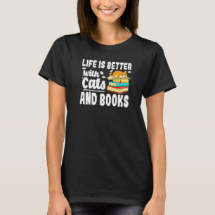Mit Katzen und Büchern Katzenbuch für Frauen 8 T-Shirt
