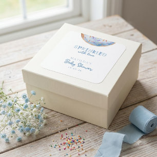 Mit Liebe bestreuter Donut-Baby-Party Quadratischer Aufkleber