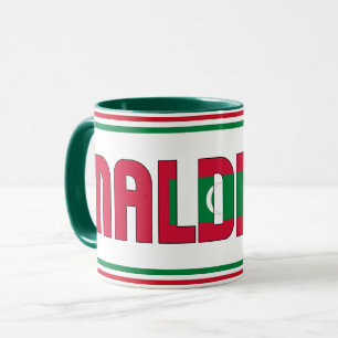 Mit Malediven-patriotischem Kaffee schlürfen Tasse