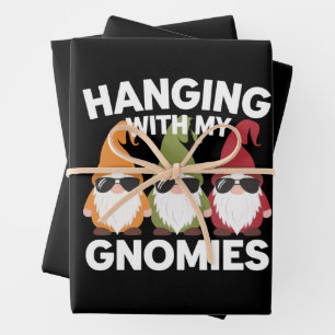 Mit meinen Gnomies aufhängen Lustiger Gartenzwerg Geschenkpapier Set