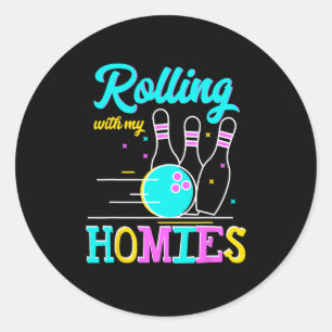 Mit meinen Heimknechten spielen Bowling Runder Aufkleber