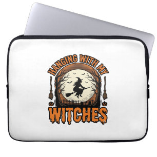 Mit meinen Hexen hängend Vintage-Halloween-Shirt D Laptopschutzhülle