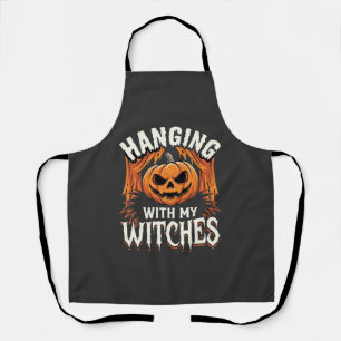 Mit meinen Hexen hängender Halloween-Kürbis Schürze