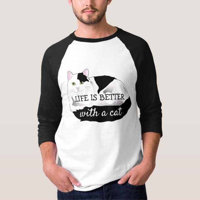 Mit meiner flauschigen Katze ist das Leben besser T-Shirt (Vorderseite)
